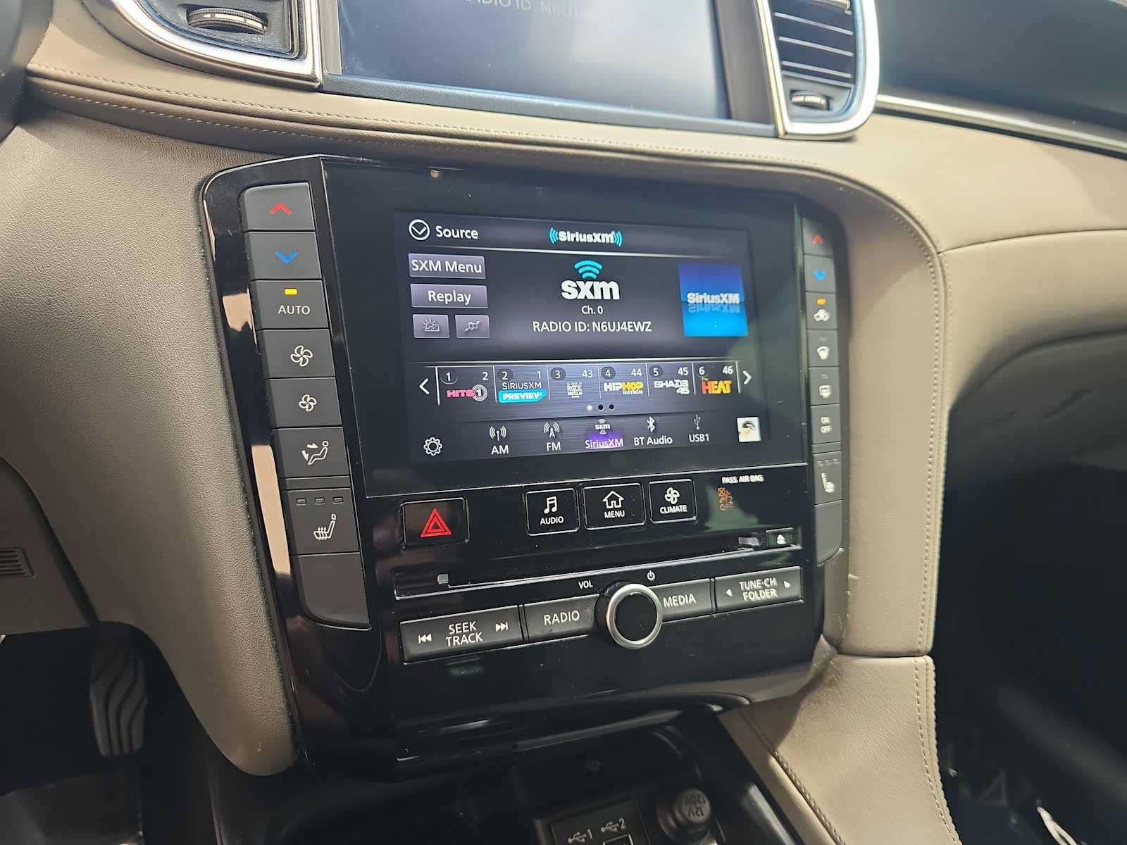 Used 2024 INFINITI QX50 Luxe w/ Accent Package FWD image 23