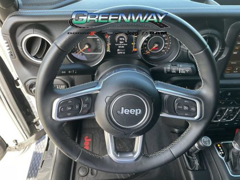 Used 2018 Jeep Wrangler Unlimited Sahara AWD/4WD image 30