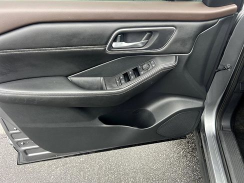 Certified 2021 Nissan Rogue SV w/ Premium Package image 20