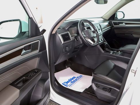 Used 2023 Volkswagen Atlas SE image 3