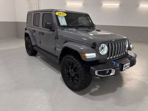 Used 2023 Jeep Wrangler Unlimited Sahara AWD/4WD image 4