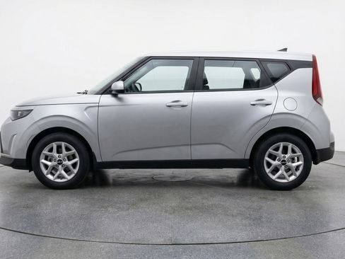 Used 2025 Kia Soul LX w/ LX Technology Package image 5
