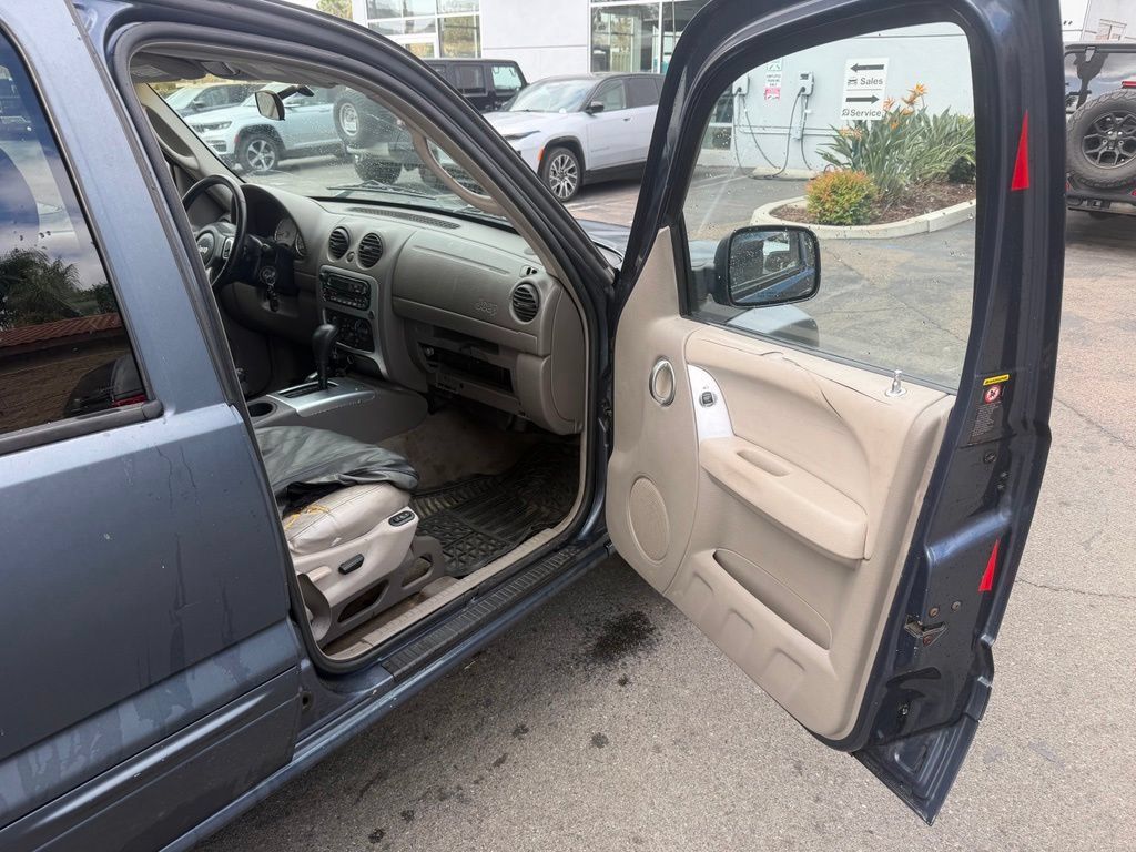 Used 2002 Jeep Liberty Limited AWD/4WD image 16