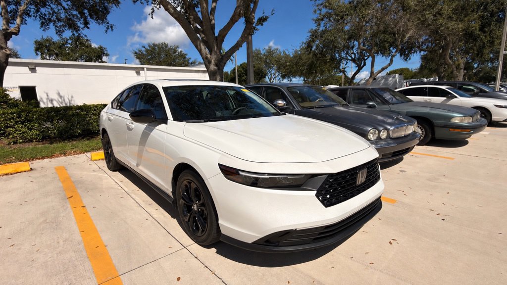 Used 2025 Honda Accord SE image 3