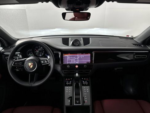 Certified 2025 Porsche Macan image 25