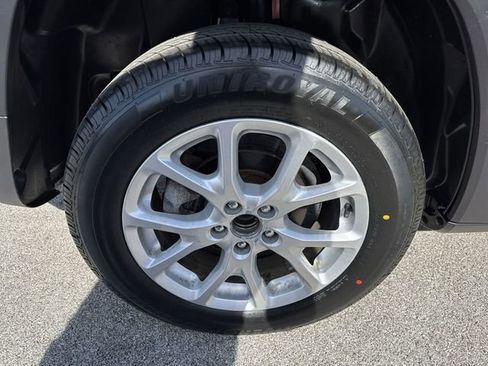Used 2014 Jeep Cherokee Latitude w/ Cold Weather Group FWD image 31
