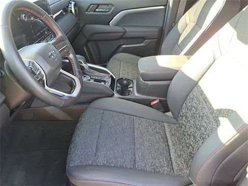 Used 2024 Chevrolet Colorado Z71 w/ Z71 Convenience Package 2 image 17