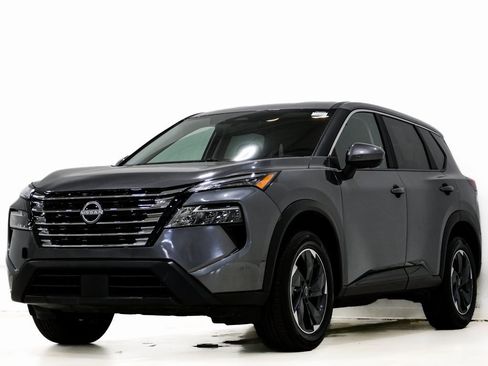 Used 2025 Nissan Rogue SV image 3