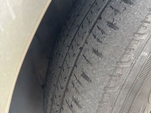 Used 2016 Chrysler Town & Country Touring image 27