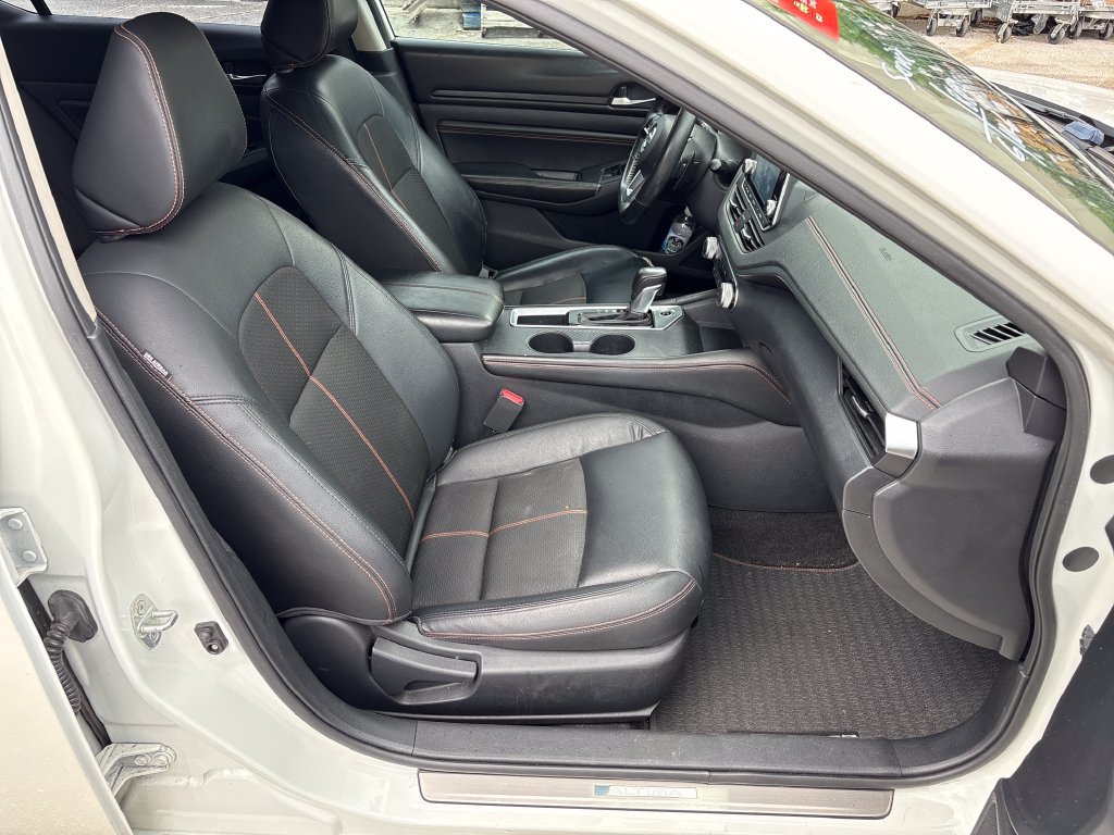 Used 2020 Nissan Altima 2.5 SR FWD image 6