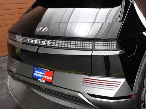 Used 2024 Hyundai Ioniq 5 Limited image 3