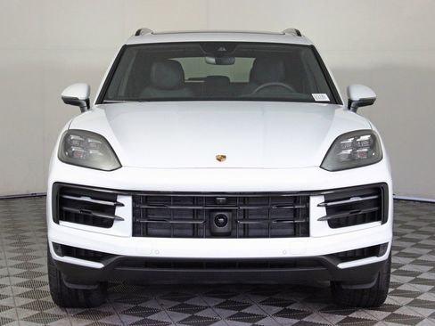 Used 2025 Porsche Cayenne image 10