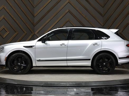 Used 2022 Bentley Bentayga image 3