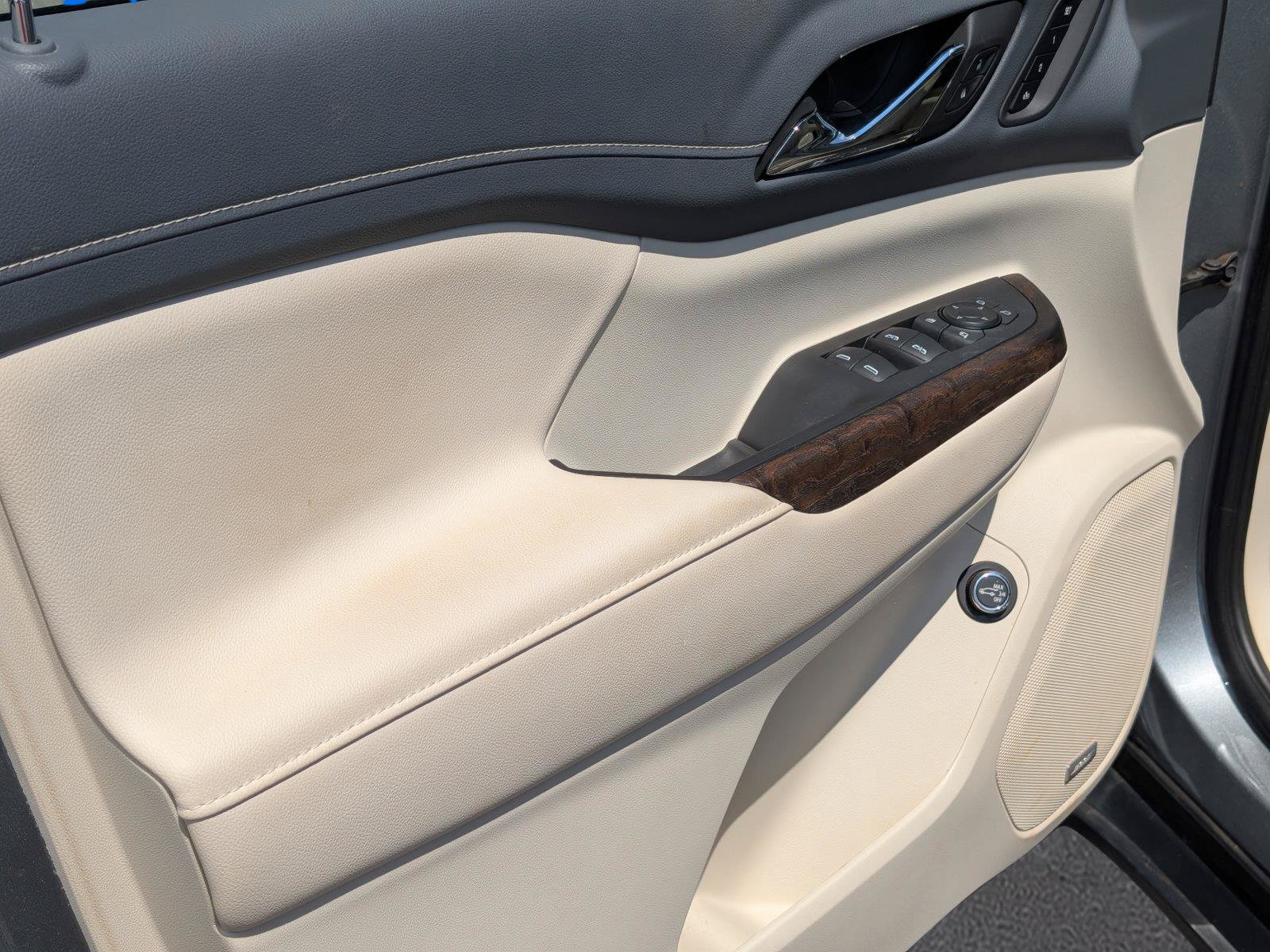 Used 2023 GMC Acadia Denali w/ Denali Technology Package FWD image 16