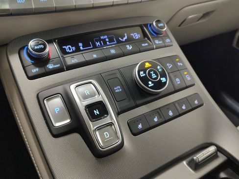 Used 2021 Hyundai Palisade Limited image 13