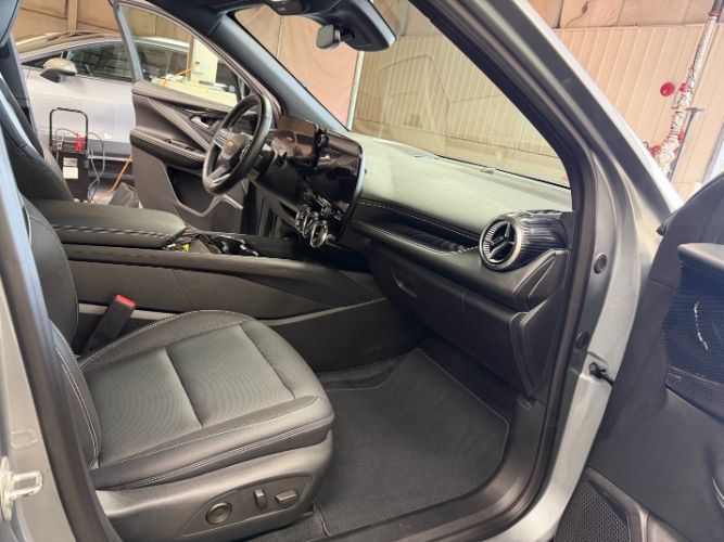 Used 2024 Chevrolet Blazer EV LT AWD/4WD image 31