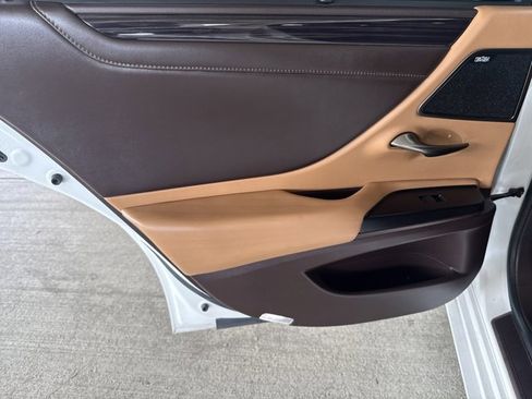 Used 2019 Lexus ES 300h Ultra Luxury w/ Accessory Package 2 image 26