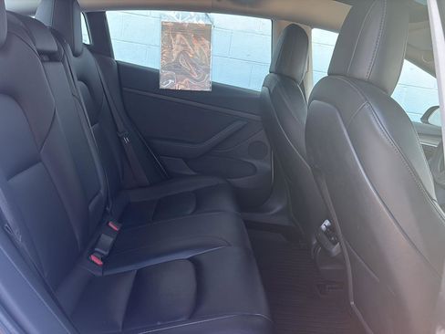 Used 2021 Tesla Model 3 Standard Range Plus image 18