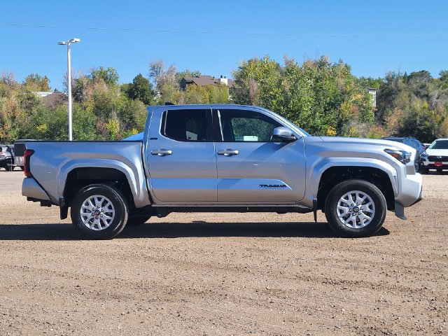 Used 2025 Toyota Tacoma SR5 AWD/4WD image 7