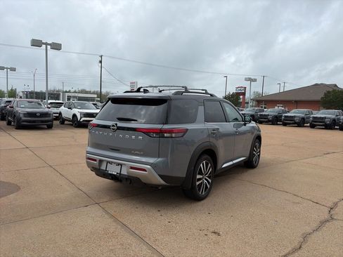 Used 2025 Nissan Pathfinder Platinum w/ Cargo Package image 4