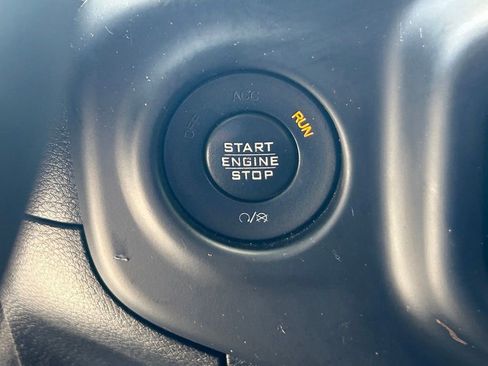Used 2019 Jeep Wrangler Unlimited Sahara AWD/4WD image 38