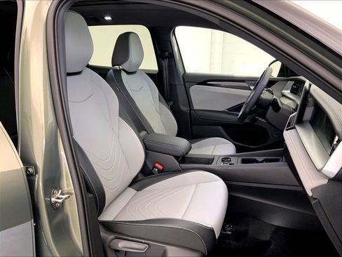 New 2026 Volkswagen Tiguan SE R-Line image 9