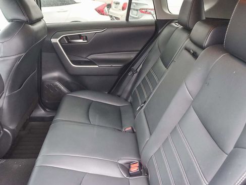 Used 2021 Toyota RAV4 XLE Premium image 18