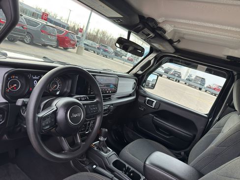 Used 2025 Jeep Gladiator Sport image 26