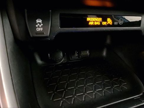 Used 2019 Toyota RAV4 XLE image 31