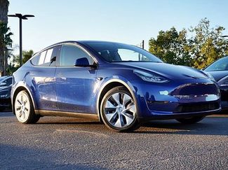 Used 2023 Tesla Model Y Long Range video 2