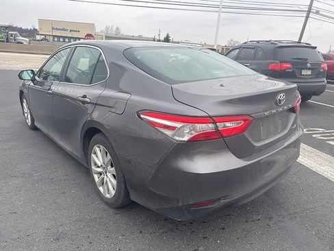 Used 2018 Toyota Camry LE image 5
