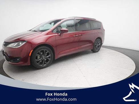 Used 2020 Chrysler Pacifica Touring-L Plus w/ S Appearance Package FWD image 1