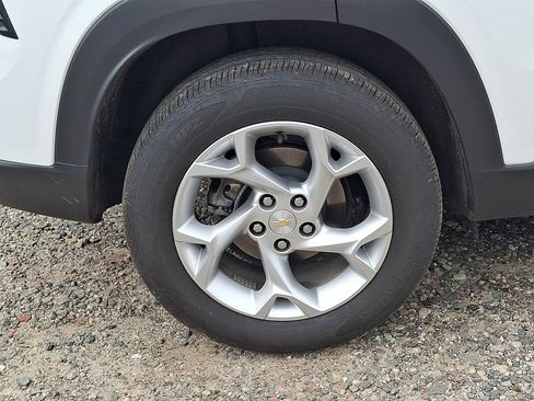 Used 2024 Chevrolet Trax LS w/ LS Convenience Package FWD image 34
