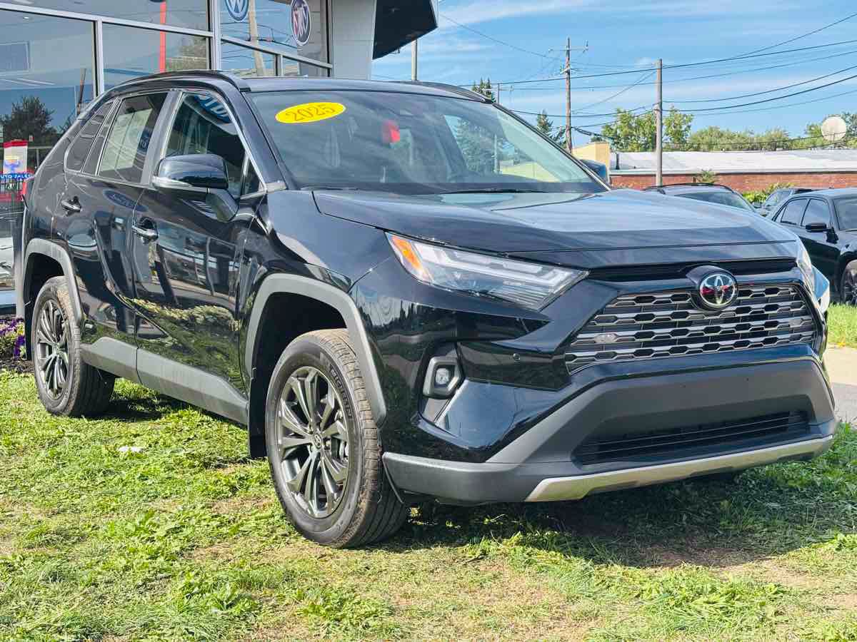 Used 2025 Toyota RAV4 Limited w/ Weather Package AWD/4WD image 4
