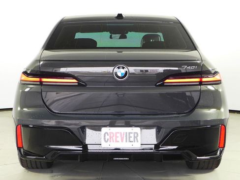 Used 2023 BMW 740i w/ Parking Assistance Package image 8