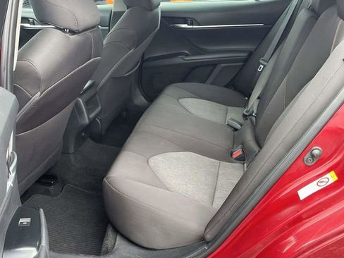 Used 2018 Toyota Camry LE FWD image 15