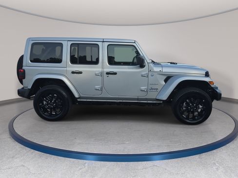 Used 2024 Jeep Wrangler Unlimited Sahara AWD/4WD image 4