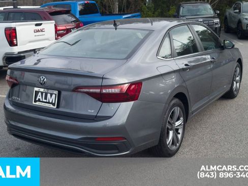 Used 2024 Volkswagen Jetta SE FWD image 5