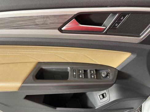 Used 2022 Volkswagen Atlas Cross Sport SE w/ Panoramic Sunroof Package image 26