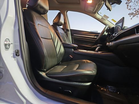 Used 2024 Nissan Altima 2.5 SR w/ SR Premium Package image 7