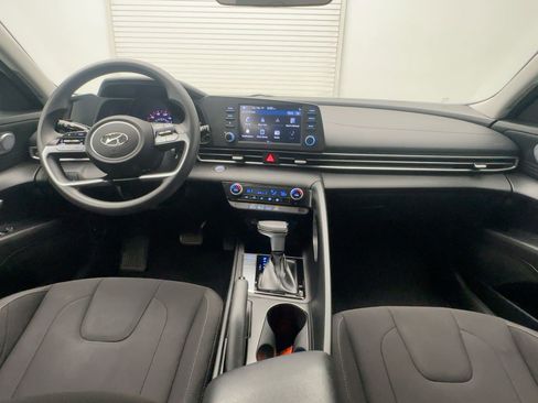 Used 2021 Hyundai Elantra SEL image 16