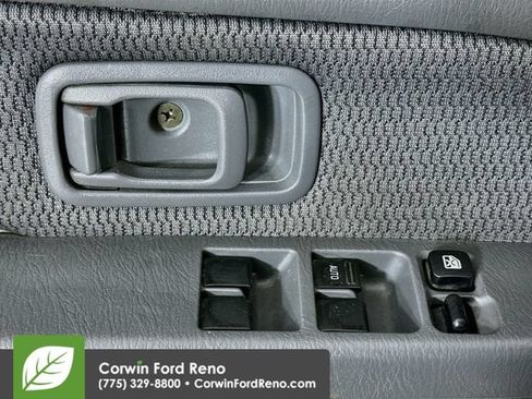 Used 2001 Nissan Frontier XE AWD/4WD image 16