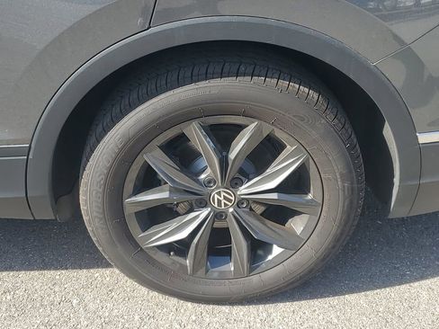 Used 2024 Volkswagen Tiguan SE image 13