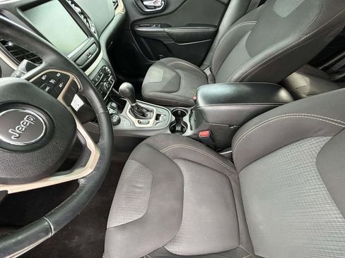 Used 2016 Jeep Cherokee Latitude AWD/4WD image 10
