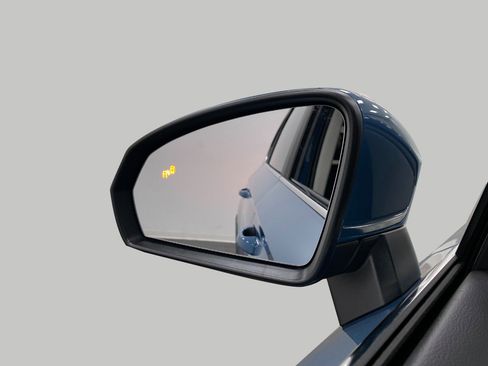 New 2025 Volkswagen Taos SE image 18
