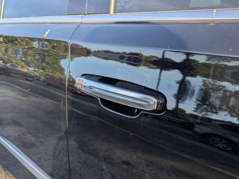 Used 2019 Cadillac Escalade Premium Luxury image 12