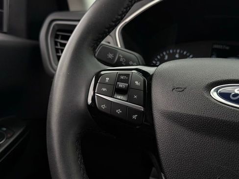 Used 2022 Ford Escape SE w/ SE Sport Appearance Package image 9