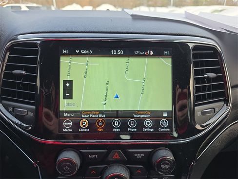 Used 2022 Jeep Grand Cherokee Limited image 19