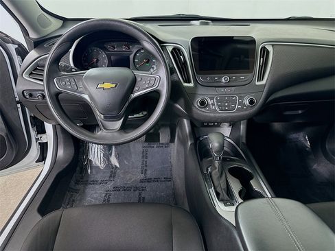 Used 2024 Chevrolet Malibu LT image 16