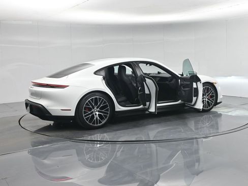 Used 2021 Porsche Taycan 4S image 4
